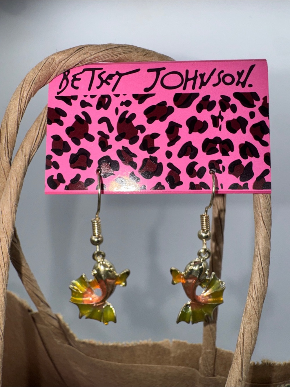 betsy Johnson goldfish dangling earrings New gold tone - Picture 7 of 7